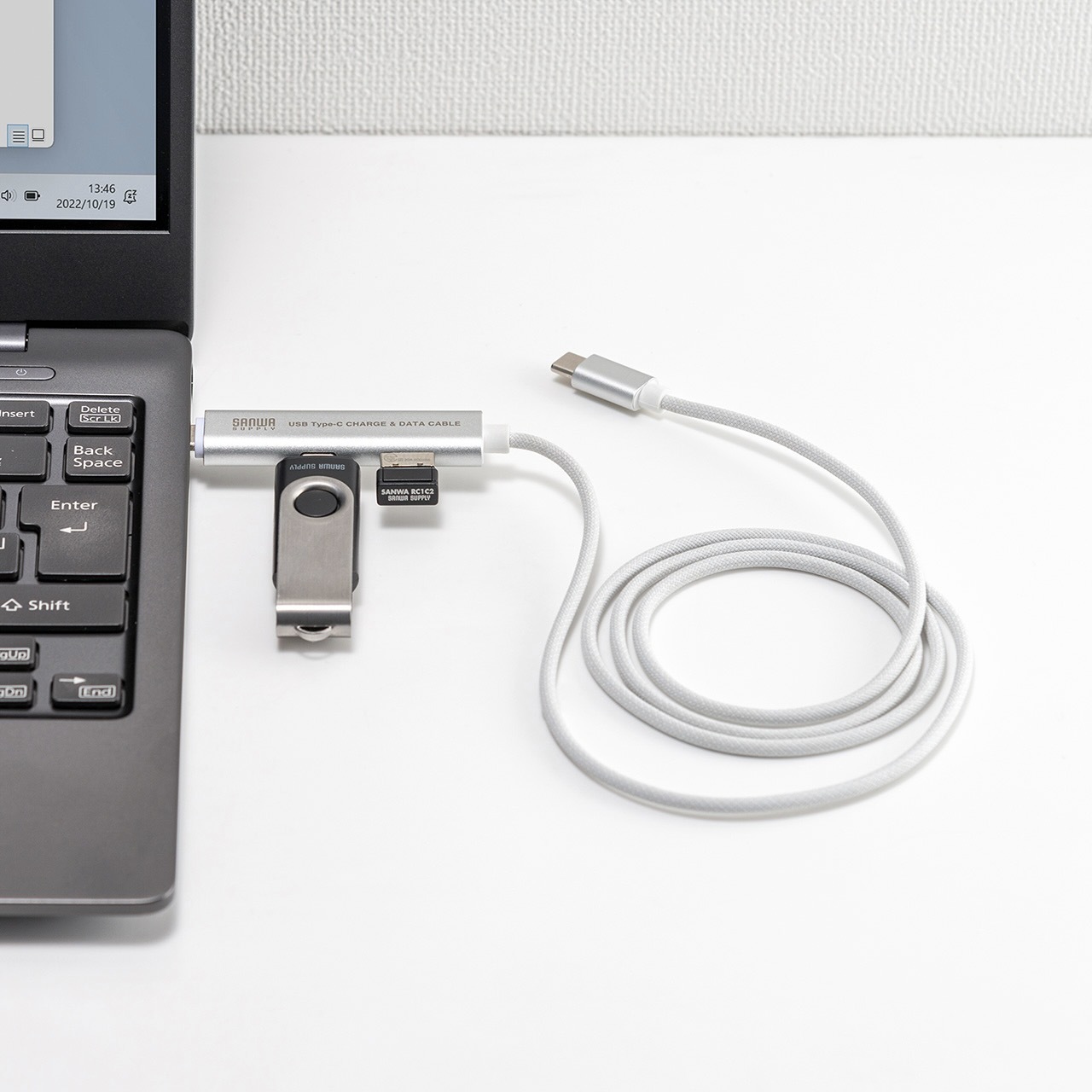 USB-CケーブルとUSBハブを一台で兼ねる製品